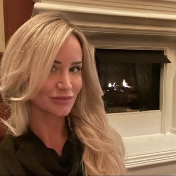 Meet your Posher, Carli - Picture 1 of 1